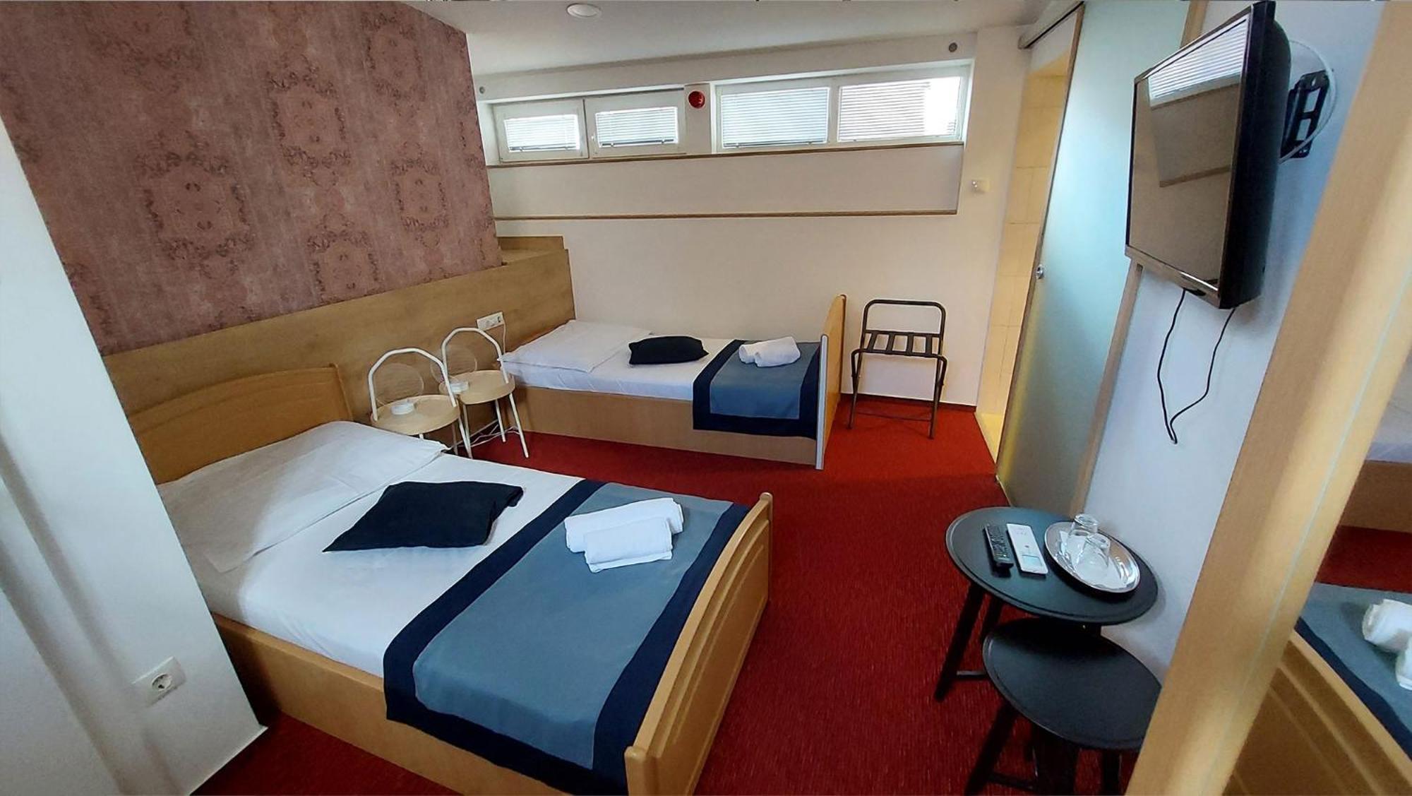 Oazis Hotel*** Надьканіжа Екстер'єр фото