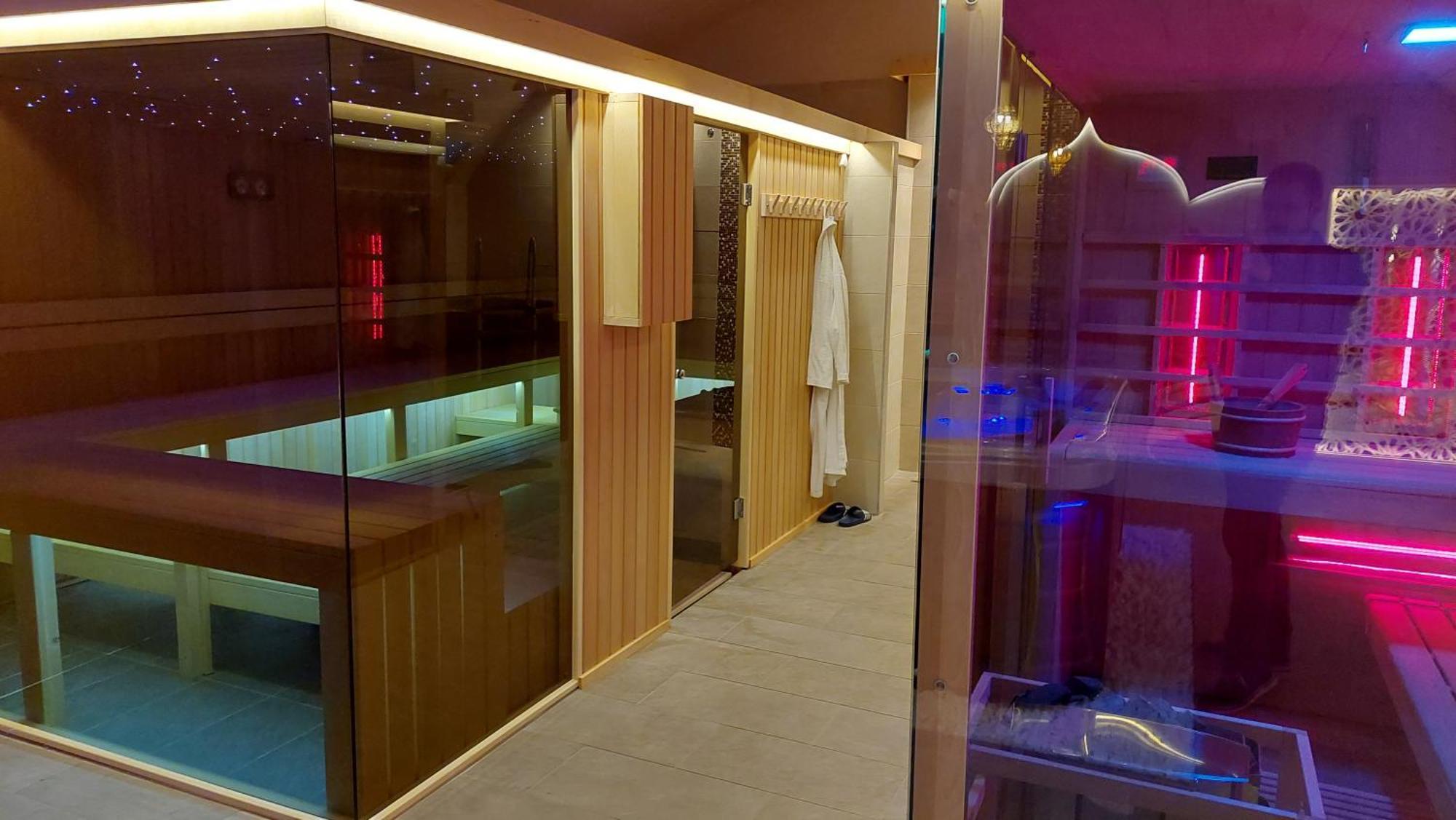 Oazis Hotel*** Надьканіжа Екстер'єр фото