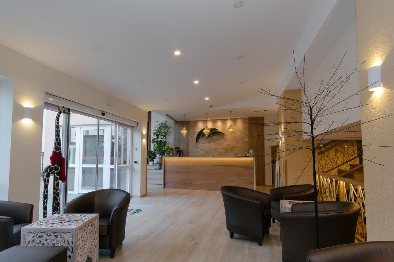 Oazis Hotel*** Надьканіжа Екстер'єр фото